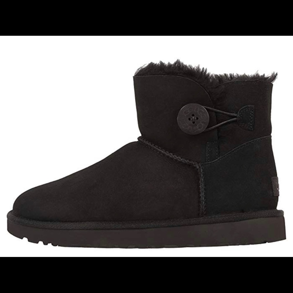 UGG - Like New - Mini Bailey Button II